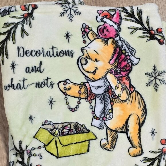 NWT Viral Winnie the Pooh Christmas Blanket - Picture 2 of 4